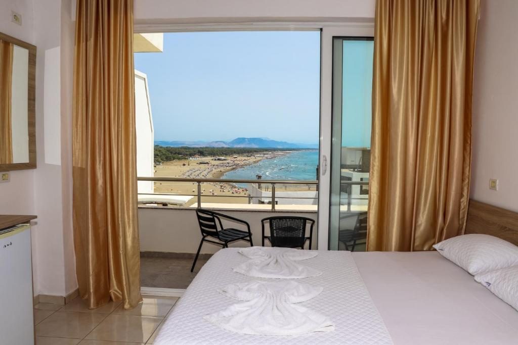 Double Room with Sea View Balcony - Hotel La Rosa Negra